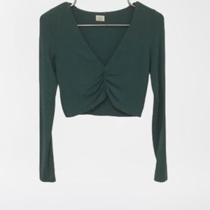 Wilfred Aritzia green crop top size small, long sleeves, v neck, rouched